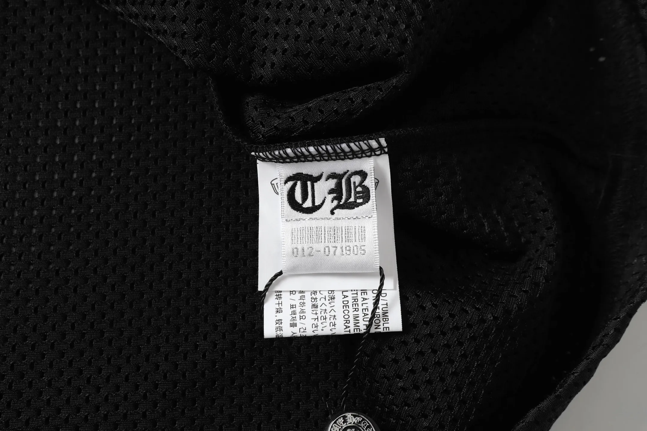 P160 Chrome Hearts CH Chrome Hearts popular Sanskrit printed mesh double-layer ice hockey jersey sports suit. Uses direct injection imported machine printing. Hardware and accessories are all milled and customized. Correct configuration. Black 2025 Chrome Hearts authentic packaging. 280 grams of custom-dyed double yarn cotton. Large version. Loose and stylish. Different from lower versions. Slim and long version with upper body and hips. 100% commitment: top quality. Not fast food. The highest version on the market. Top quality - different from ordinary versions on the market. If you care about quality, you should also respect the price. Absolutely 0 after-sales service and 0 return rate so far. It’s hard not to love the style - 280g double yarn cotton custom dyed fabric - Correct high-density main mark, washed tag, hand-sewn